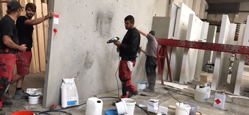 Om het product goed te kunnen demonstreren zijn met de reparateurs van het bedrijf een aantal schades hersteld 